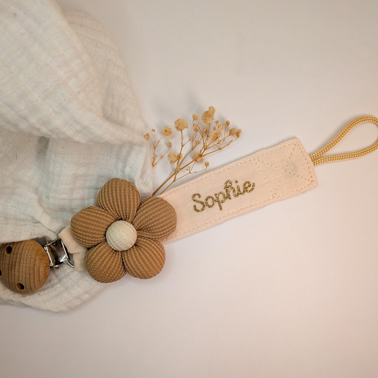 Attache Tétine Personnalisée – Fleur en Gaze de Coton avec Prénom