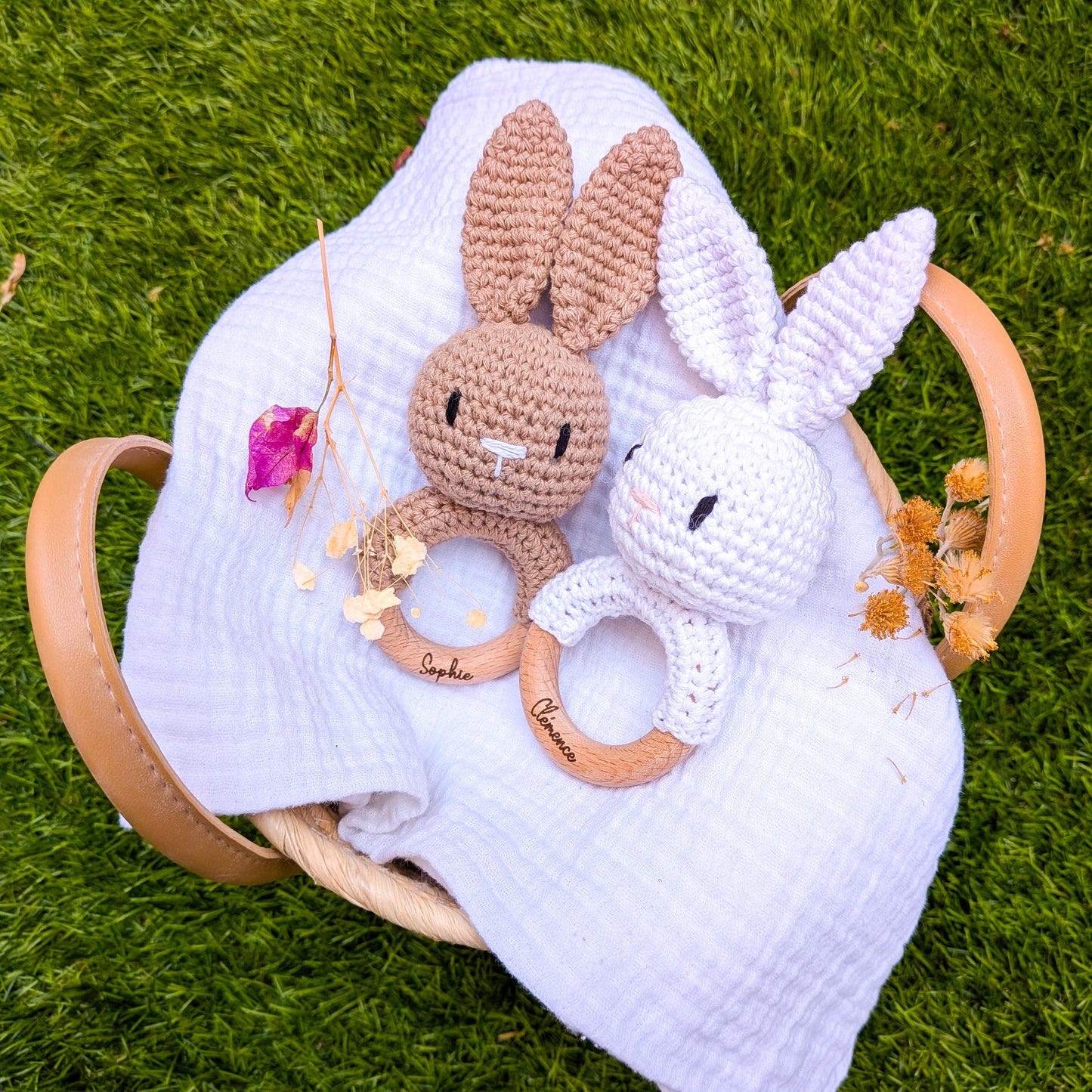 Hochet Bébé Personnalisé – Lapin en Bois et Crochet avec Prénom