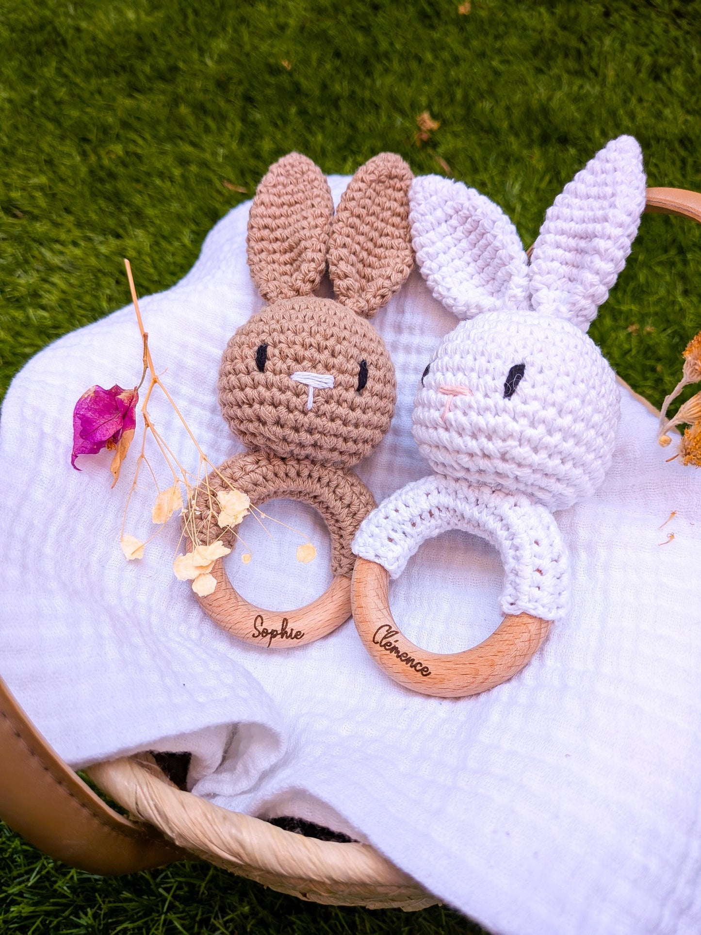 Hochet Bébé Personnalisé – Lapin en Bois et Crochet avec Prénom