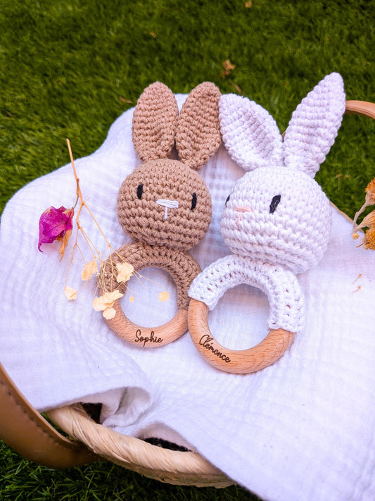 Hochet Bébé Personnalisé – Lapin en Bois et Crochet avec Prénom