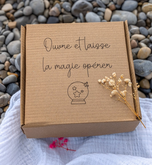 Boîte surprise annonce de grossesse personnalisée – Chaussons bébé en crochet