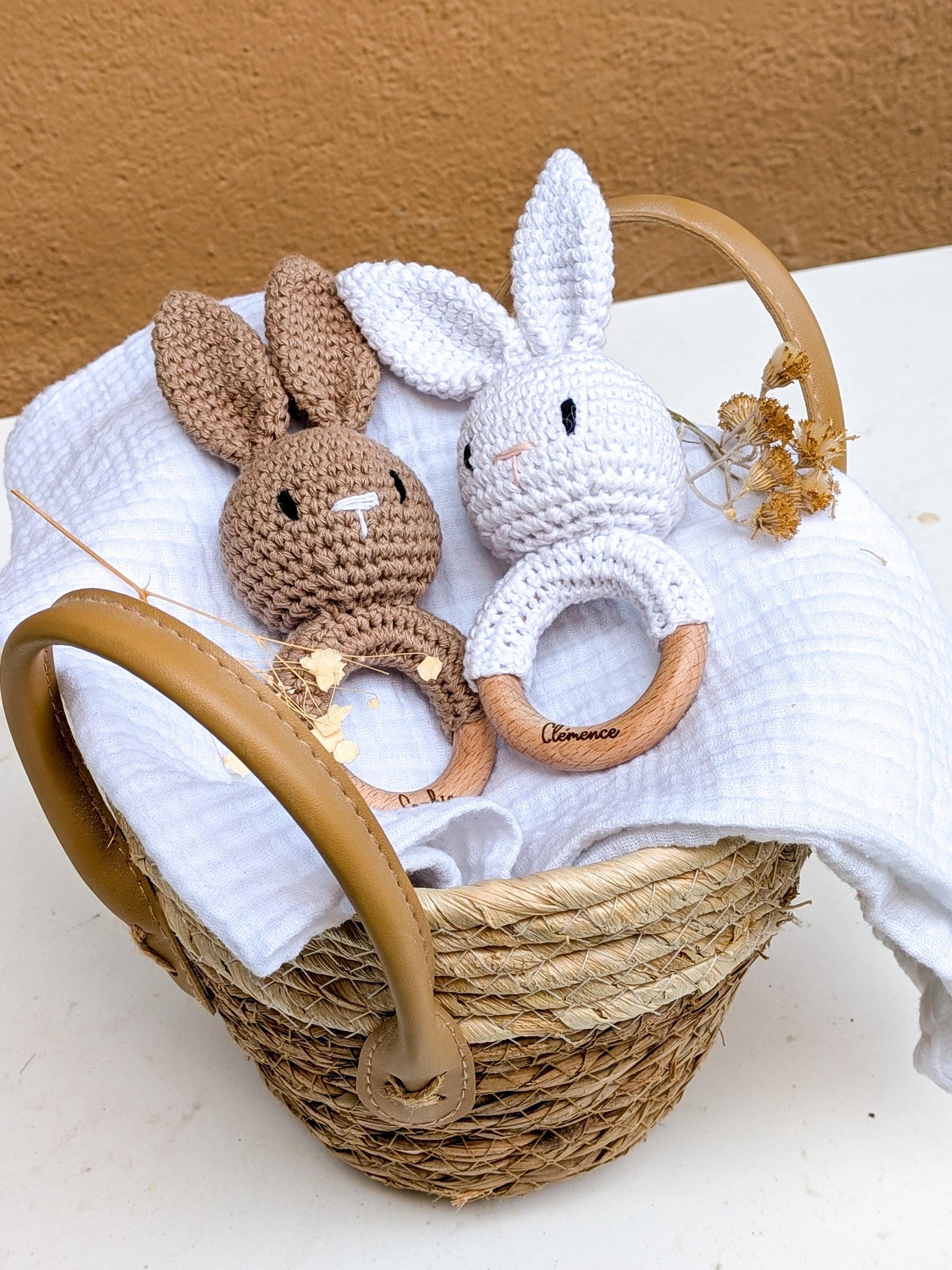 Hochet Bébé Personnalisé – Lapin en Bois et Crochet avec Prénom