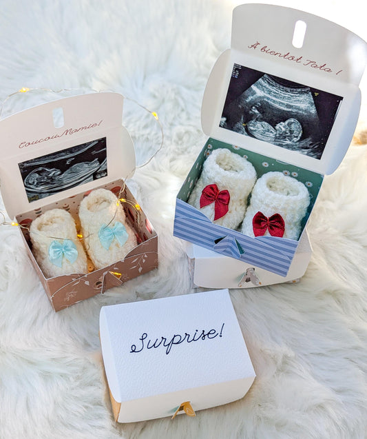 Boîte annonce de grossesse personnalisée – Chaussons miniatures et photo échographie