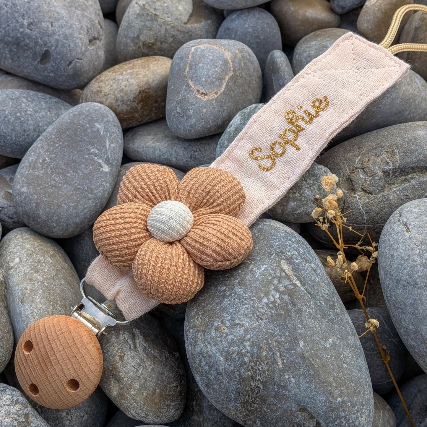 Attache Tétine Personnalisée – Fleur en Gaze de Coton avec Prénom