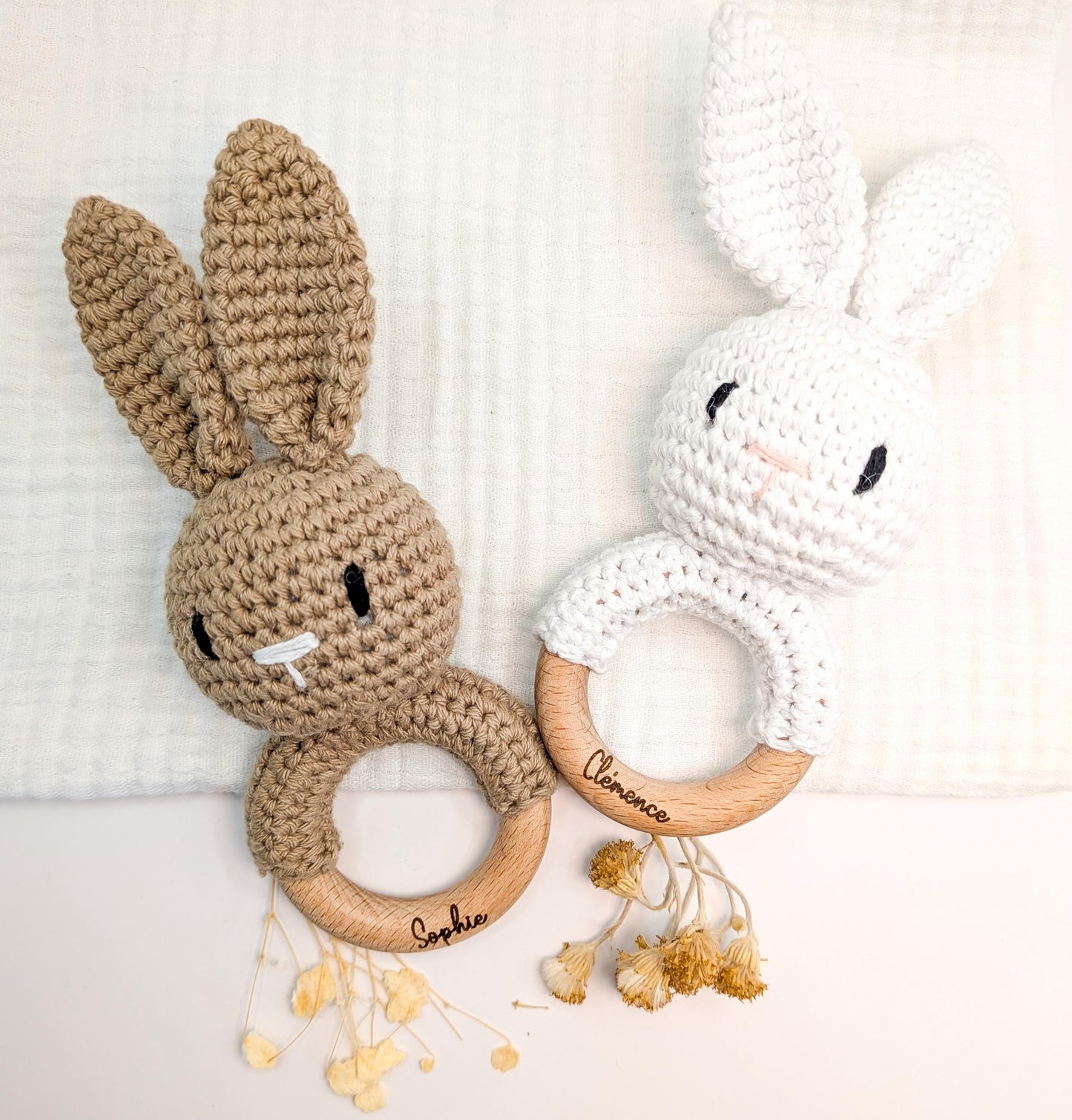 Hochet Bébé Personnalisé – Lapin en Bois et Crochet avec Prénom