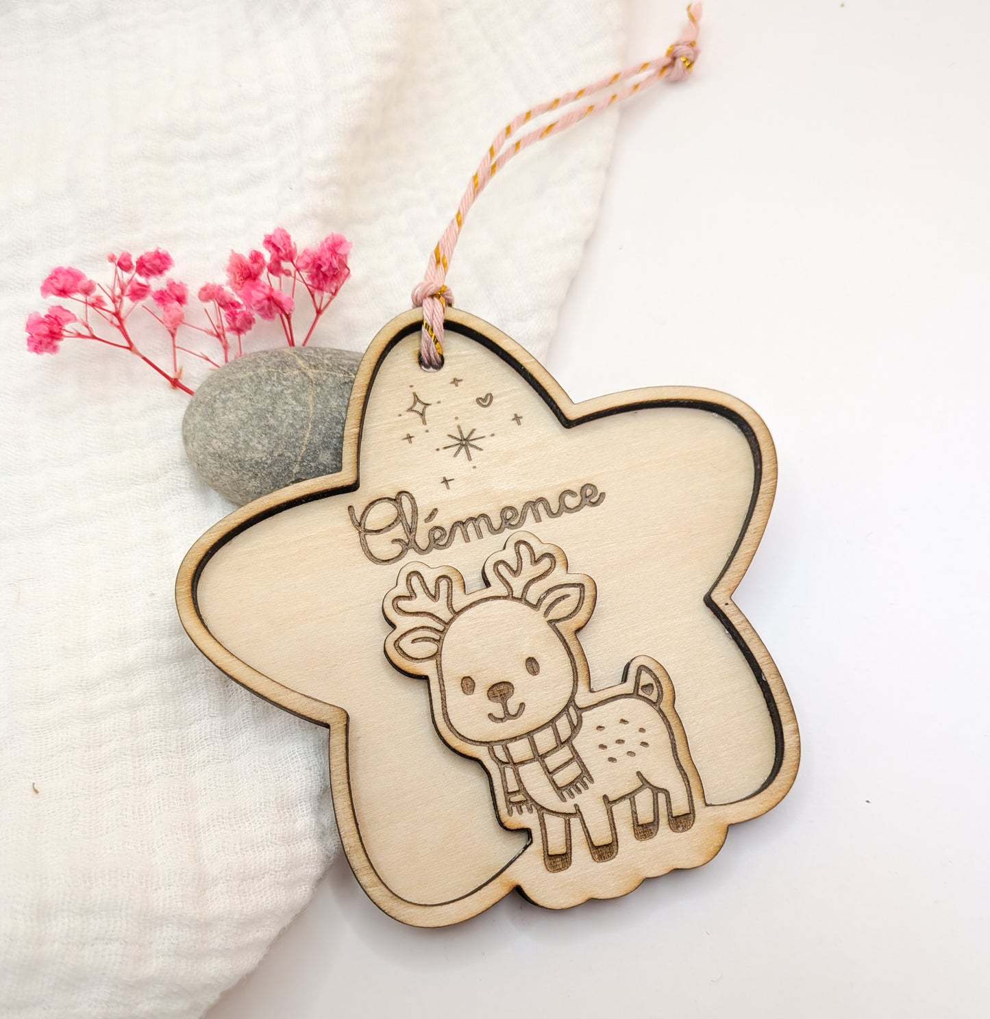 Étoile de Noël Personnalisée en Bois – Décoration de Sapin Gravée pour Enfant