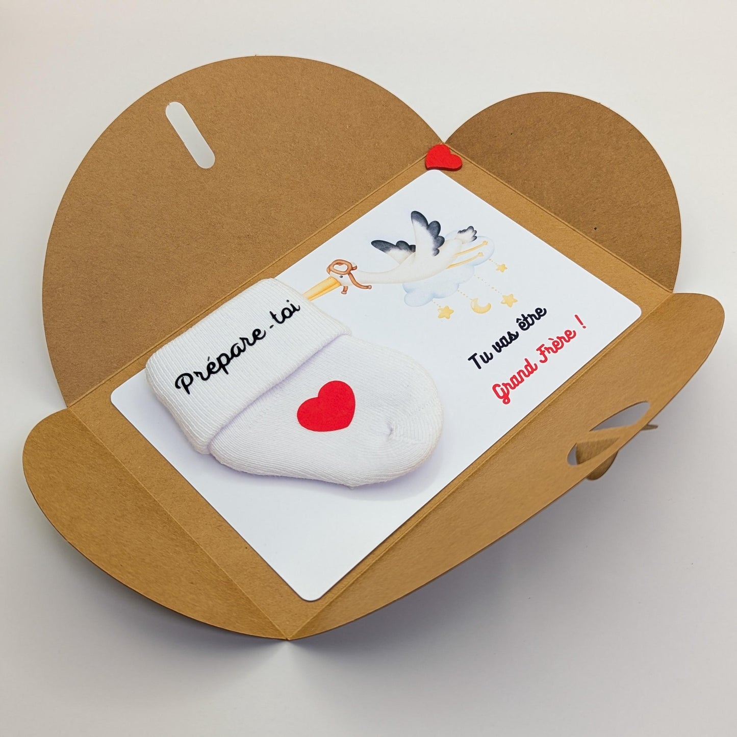 Carte avec chaussette personnalisée pour annoncer la grossesse.