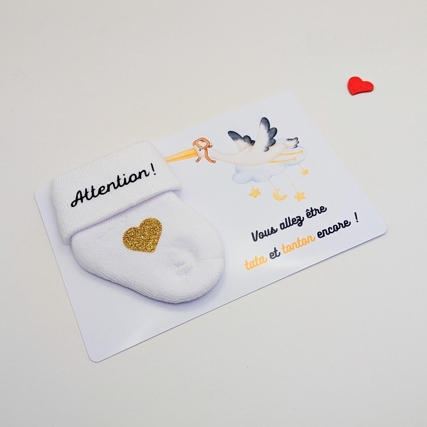 Carte avec chaussette personnalisée pour annoncer la grossesse.
