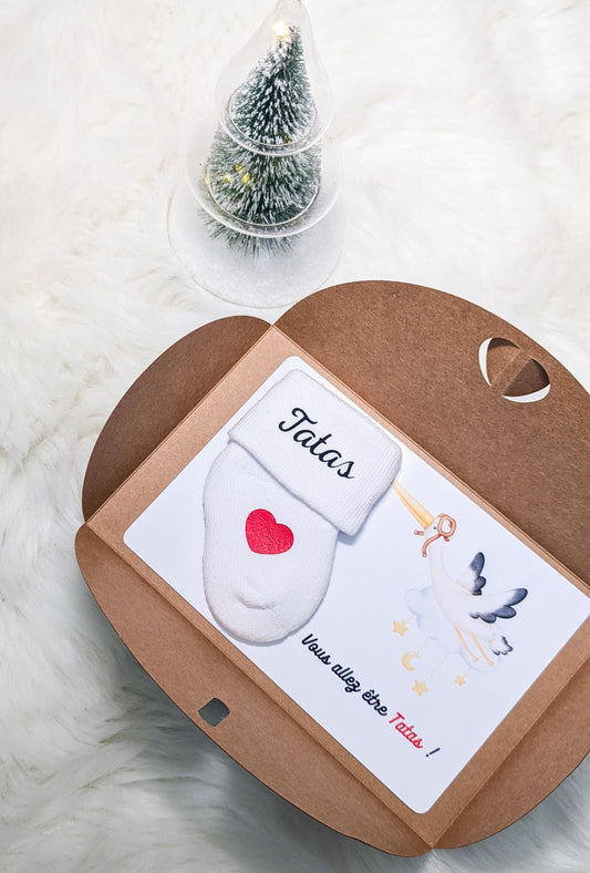 Carte avec chaussette personnalisée pour annoncer la grossesse.