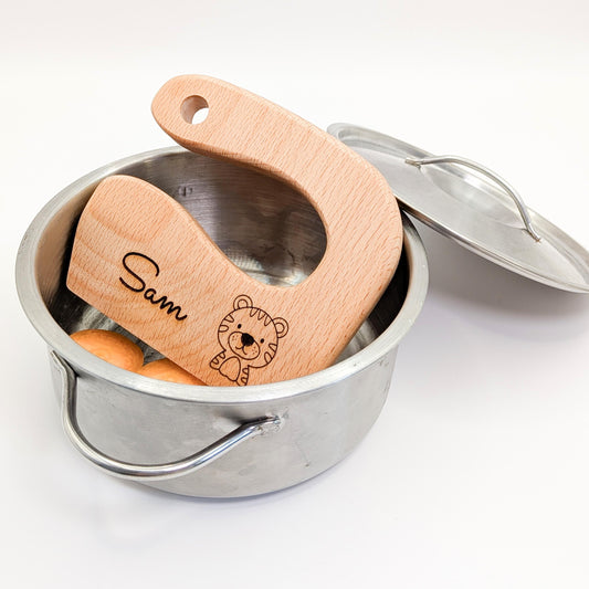 Couteau Enfant Sécurisé en bois gravé - Méthode Montessori - Couteau Montessori Personnalisé pour bébé.