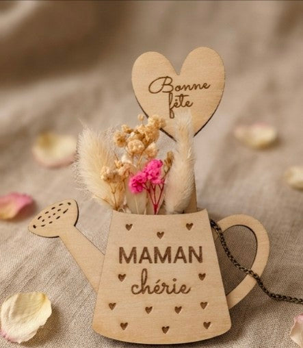 Magnet arrosoir personnalisé avec prénom et fleurs séchées – Cadeau maman, nounou ou maîtresse
