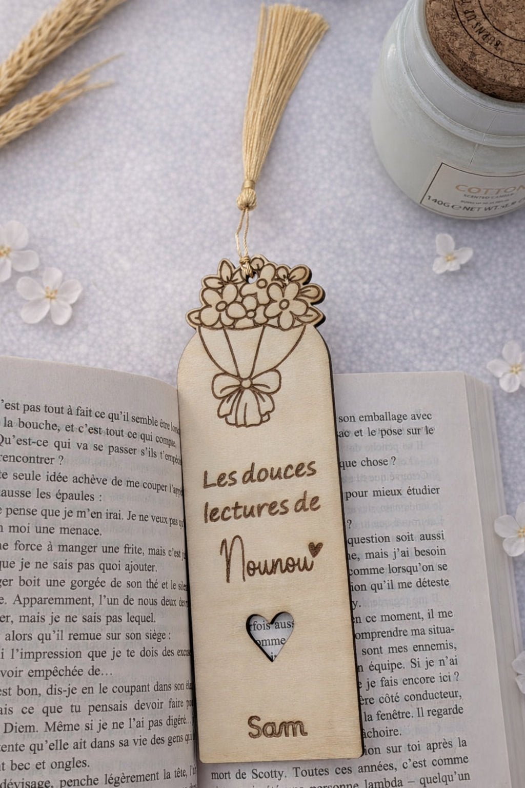 Marque-page personnalisé en bois – Cadeau unique pour maman, mamie, marraine, nounou ou maîtresse