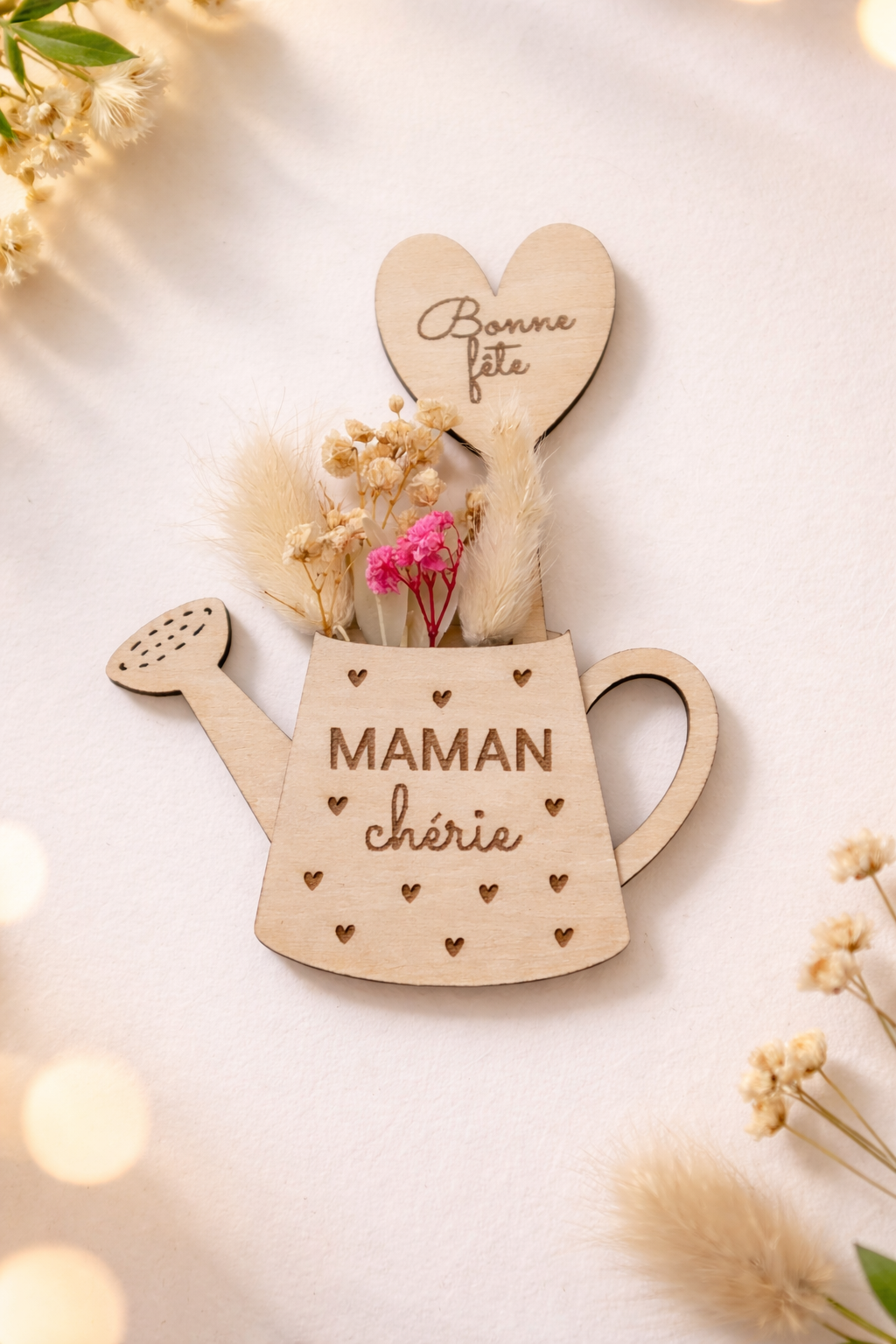 Magnet arrosoir personnalisé avec prénom et fleurs séchées – Cadeau maman, nounou ou maîtresse