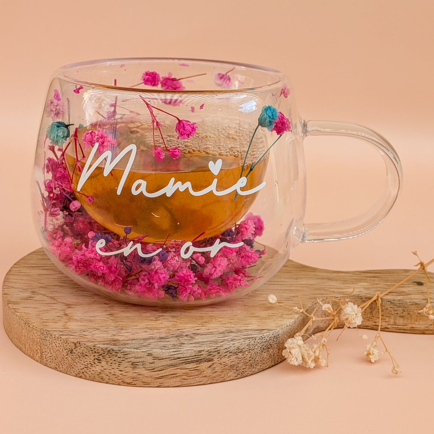 Tasse personnalisée en verre double paroi avec fleurs séchées –Cadeau original pour papy, nounou, marraine, maman/Prénom ou message au choix.