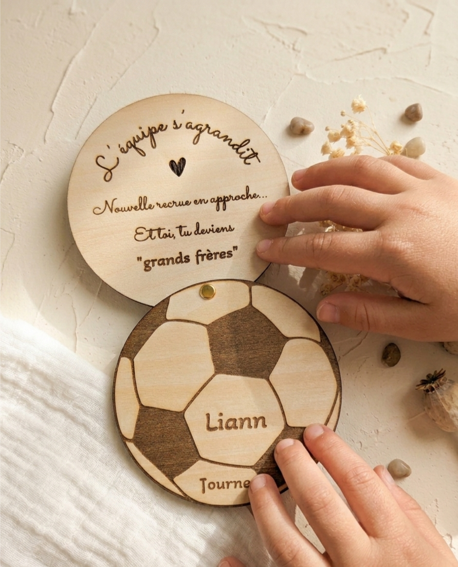 Annonce Grossesse Personnalisée – Grand Frère, Tonton, Parrain – Carte Football en Bois – Cadeau Annonce Bébé
