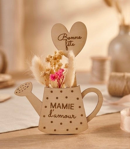 Magnet arrosoir personnalisé avec prénom et fleurs séchées – Cadeau maman, nounou ou maîtresse